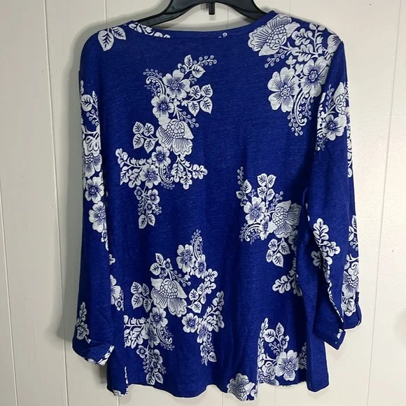 NWT Linen Blue and white floral blouse from Chicos. - Picture 3 of 4